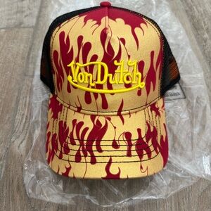 Von dutch city of Angels red trucker